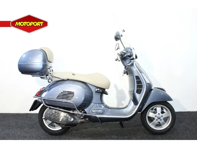 vespa-gts-300-814-1