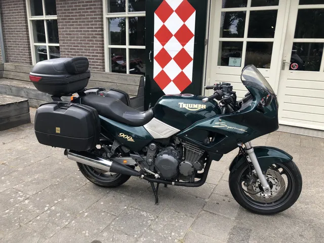 Triumph Sprint 900