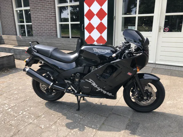 Triumph Daytona 900