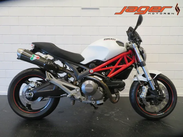 Ducati Monster 696