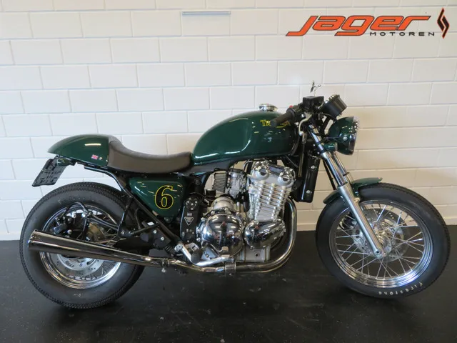 Triumph Thunderbird 900